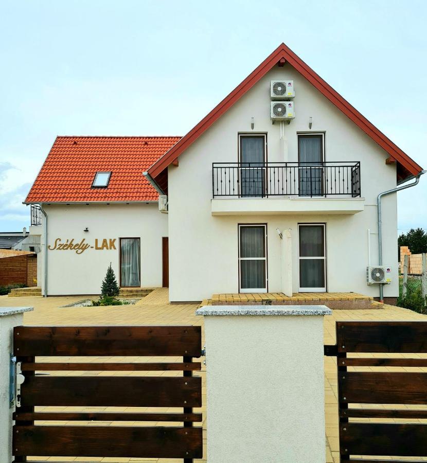 Szekely-Lak Apartman Hegyko Exterior photo